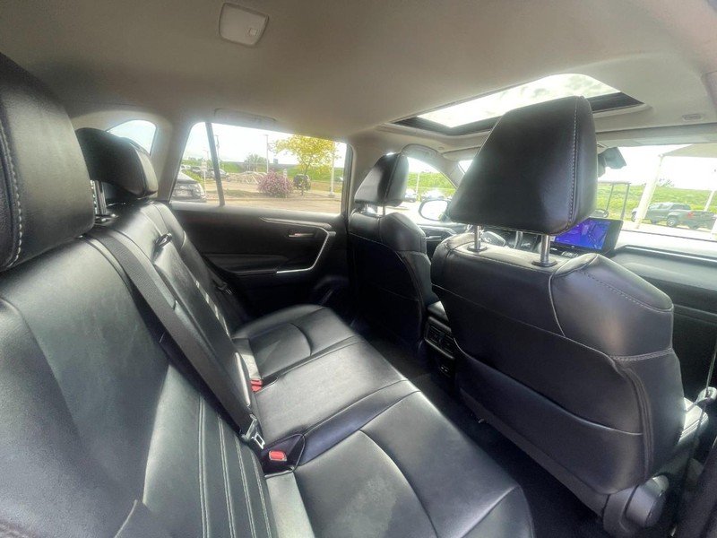 Toyota RAV4 Hybrid Vehicle Image 11