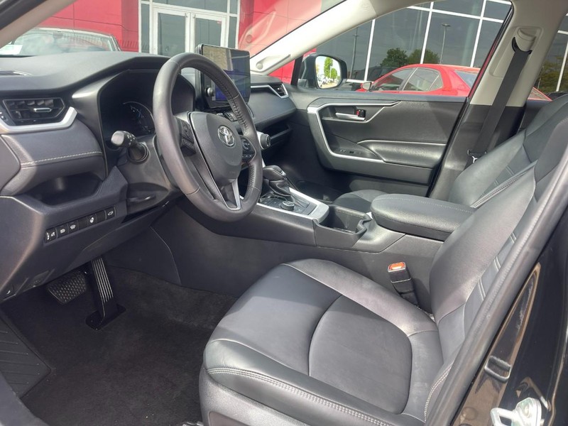 Toyota RAV4 Hybrid Vehicle Image 16