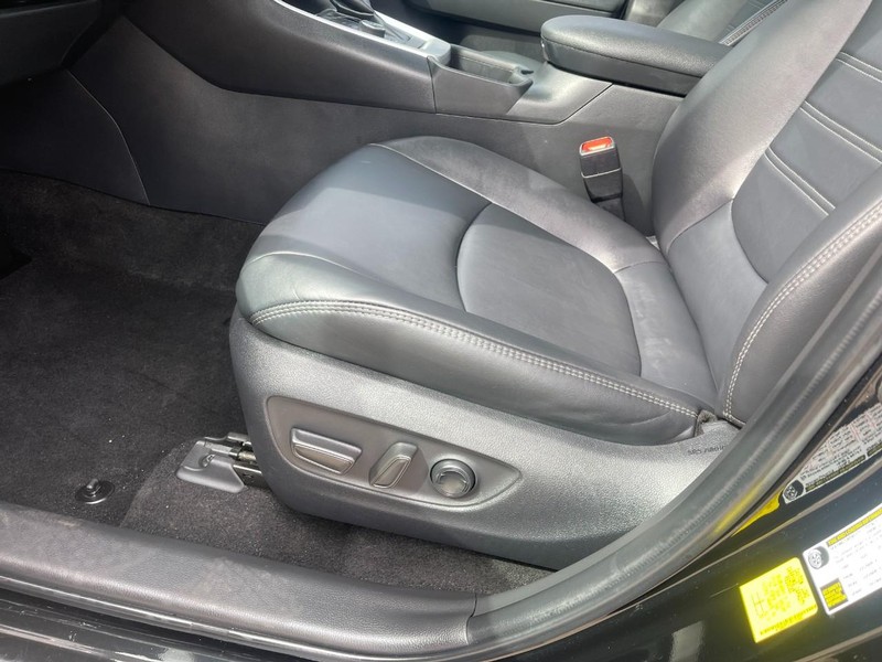 Toyota RAV4 Hybrid Vehicle Image 17