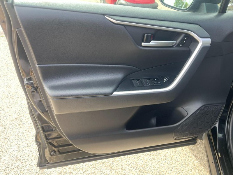 Toyota RAV4 Hybrid Vehicle Image 18
