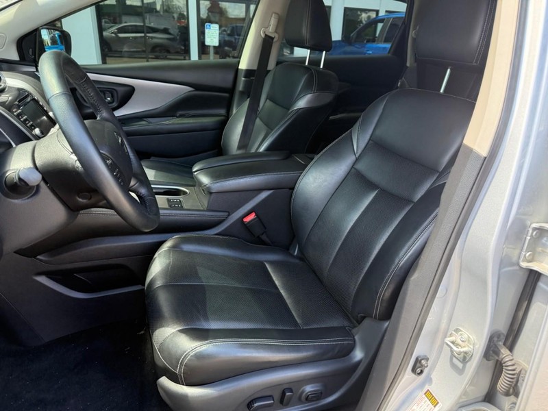 Nissan Murano Vehicle Image 09