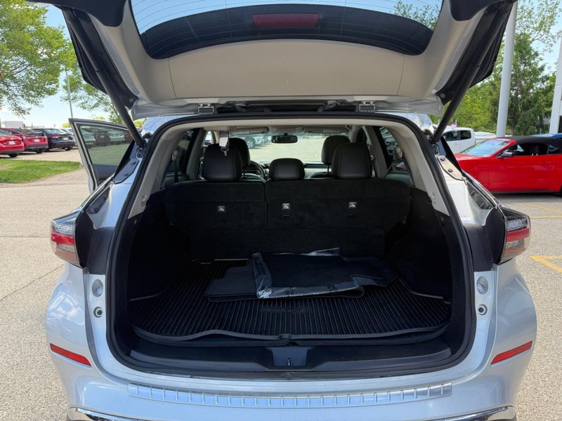 Nissan Murano Vehicle Image 14