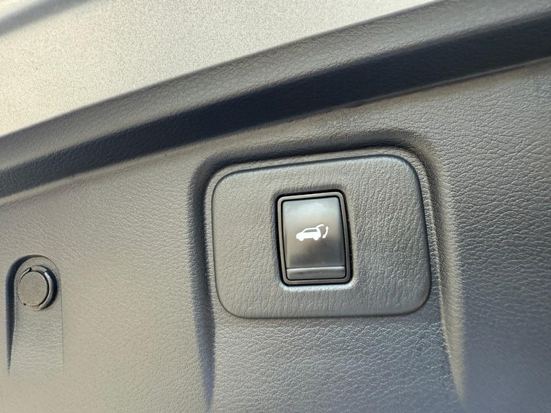 Nissan Murano Vehicle Image 15