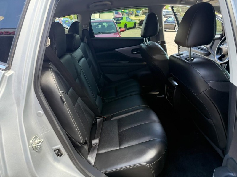Nissan Murano Vehicle Image 16