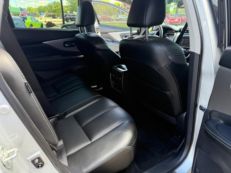 Nissan Murano Vehicle Image 17