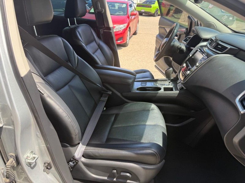 Nissan Murano Vehicle Image 18