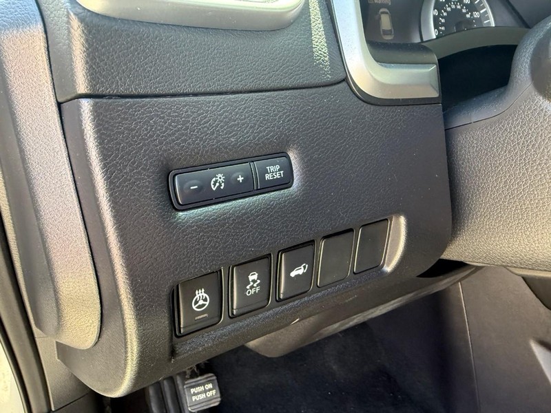 Nissan Murano Vehicle Image 22