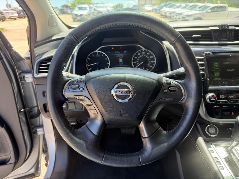 Nissan Murano Vehicle Image 24