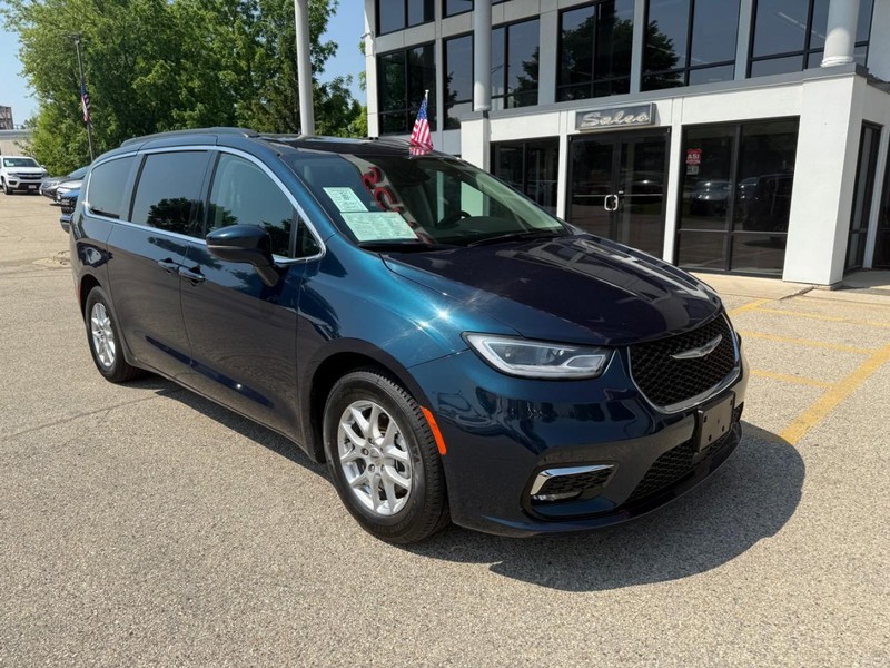 Chrysler Pacifica Vehicle Image 03