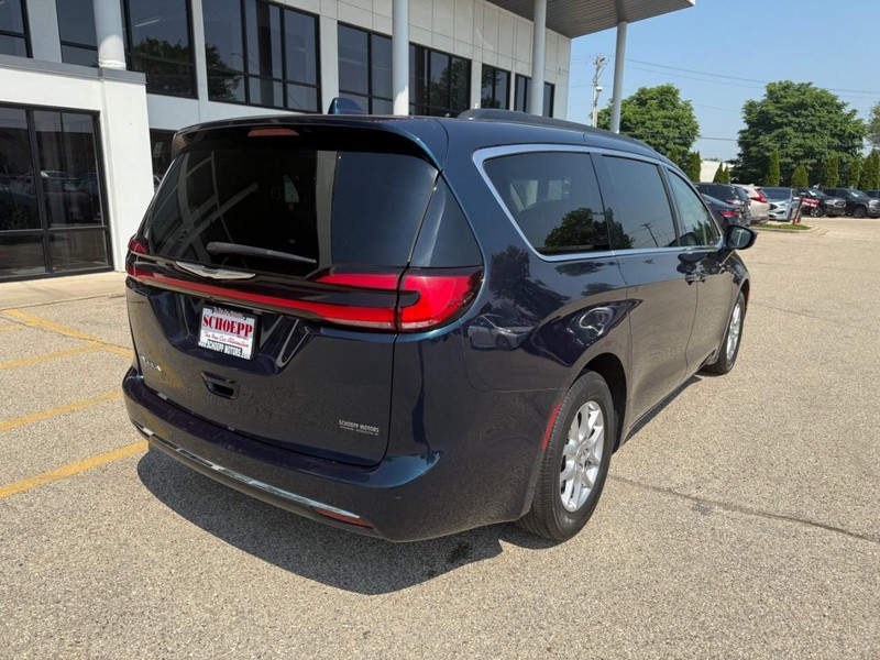 Chrysler Pacifica Vehicle Image 05