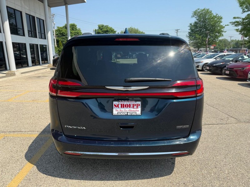 Chrysler Pacifica Vehicle Image 06