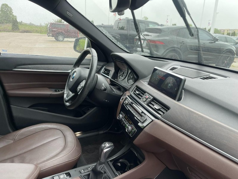 BMW X1 Vehicle Image 02