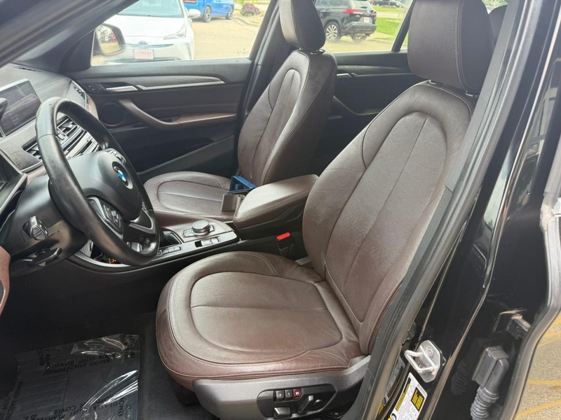 BMW X1 Vehicle Image 09