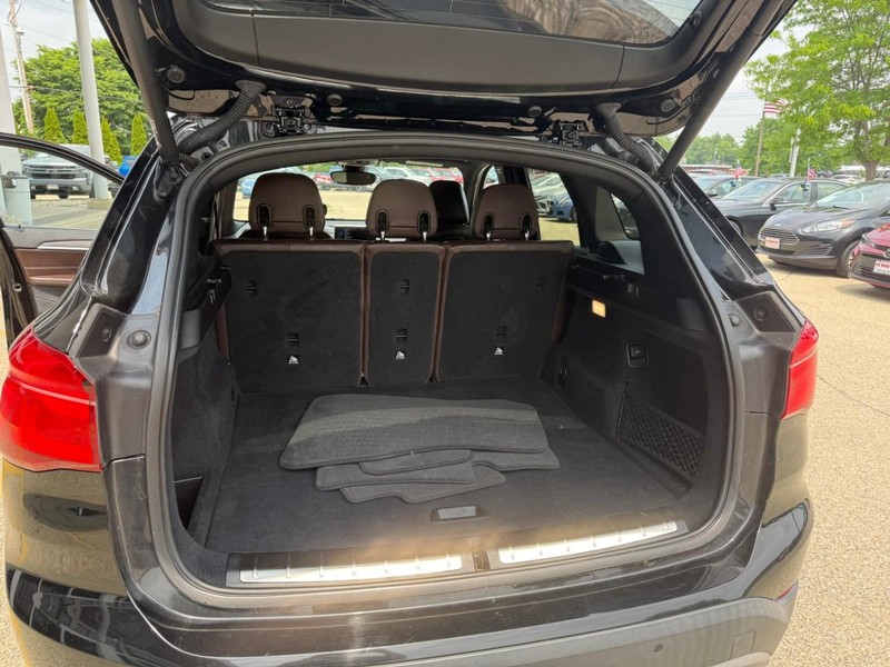 BMW X1 Vehicle Image 13