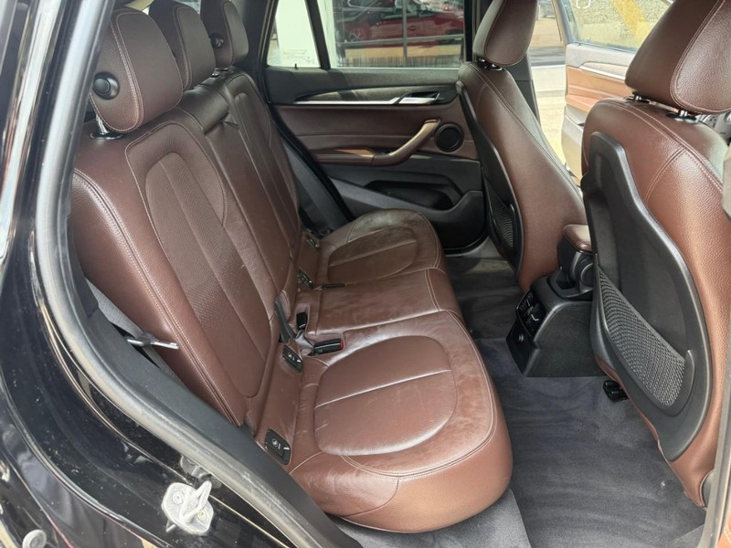 BMW X1 Vehicle Image 15