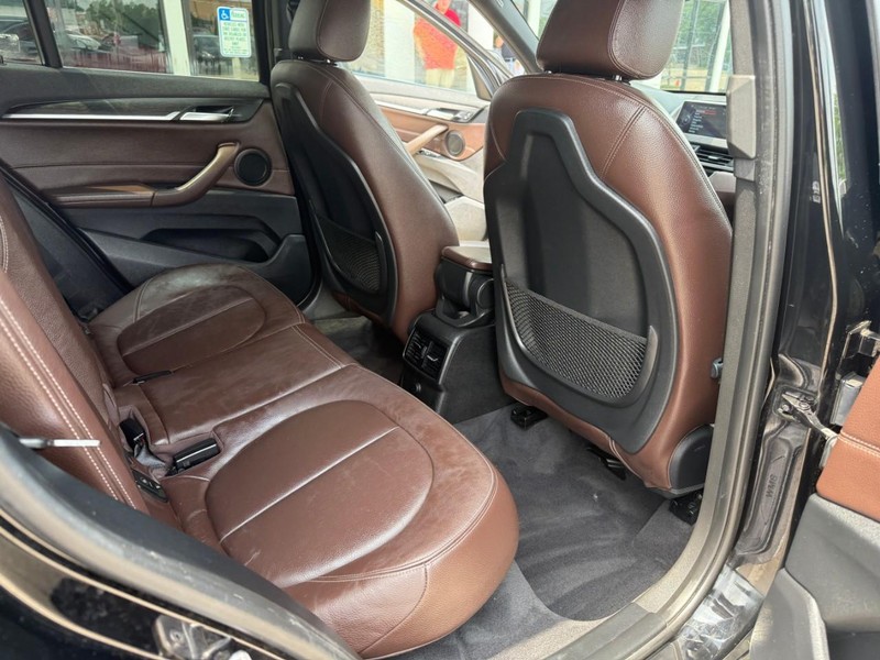 BMW X1 Vehicle Image 16