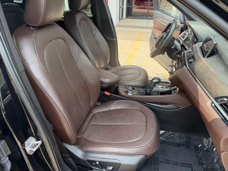 BMW X1 Vehicle Image 17