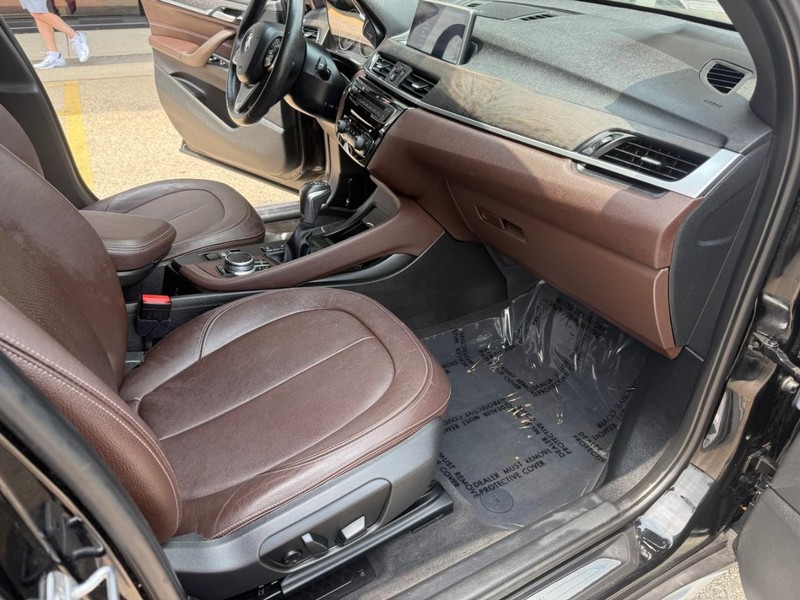 BMW X1 Vehicle Image 18