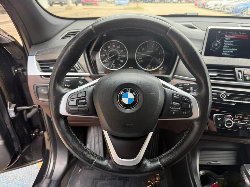 BMW X1 Vehicle Image 21
