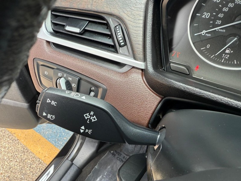 BMW X1 Vehicle Image 23