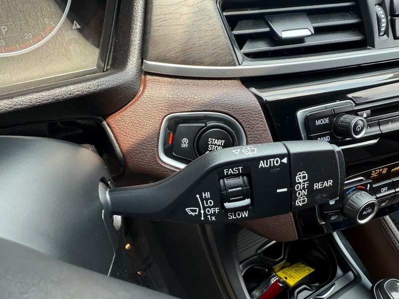 BMW X1 Vehicle Image 24