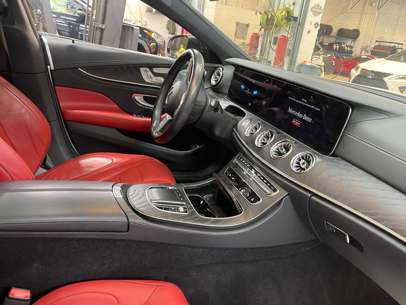 Mercedes-Benz CLS Vehicle Image 02