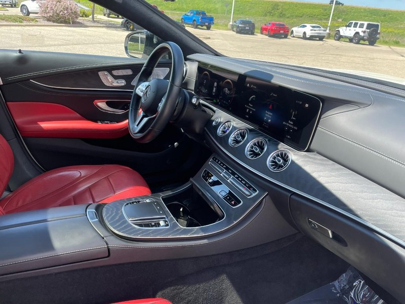 Mercedes-Benz CLS Vehicle Image 09