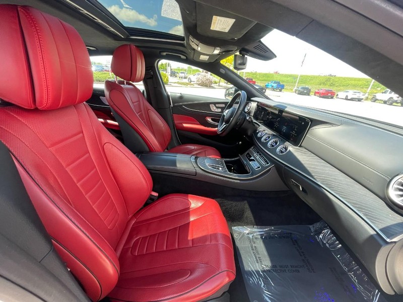 Mercedes-Benz CLS Vehicle Image 11