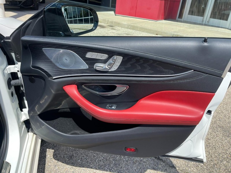 Mercedes-Benz CLS Vehicle Image 12