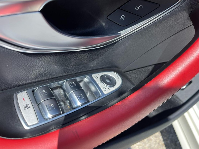Mercedes-Benz CLS Vehicle Image 24