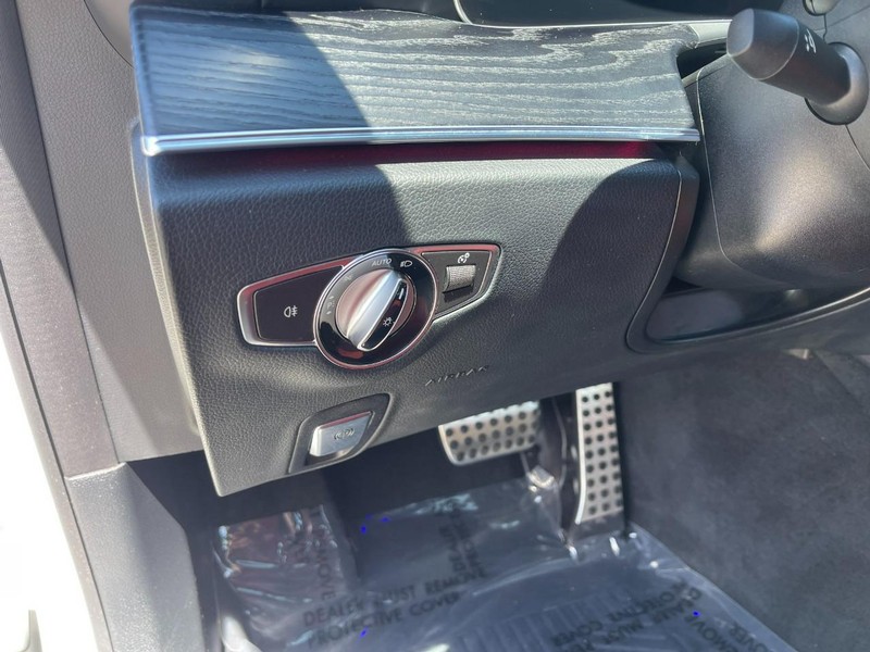 Mercedes-Benz CLS Vehicle Image 25
