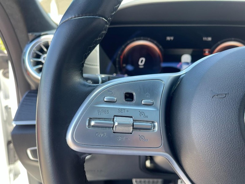 Mercedes-Benz CLS Vehicle Image 27