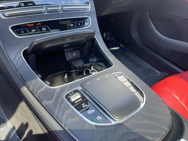 Mercedes-Benz CLS Vehicle Image 32