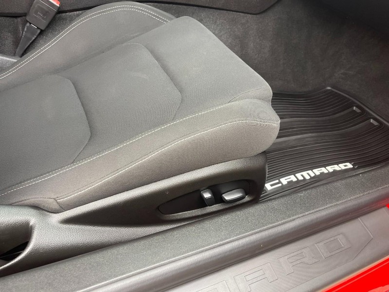 Chevrolet Camaro Vehicle Image 11