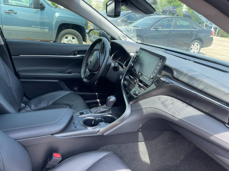 Toyota Camry Vehicle Image 02