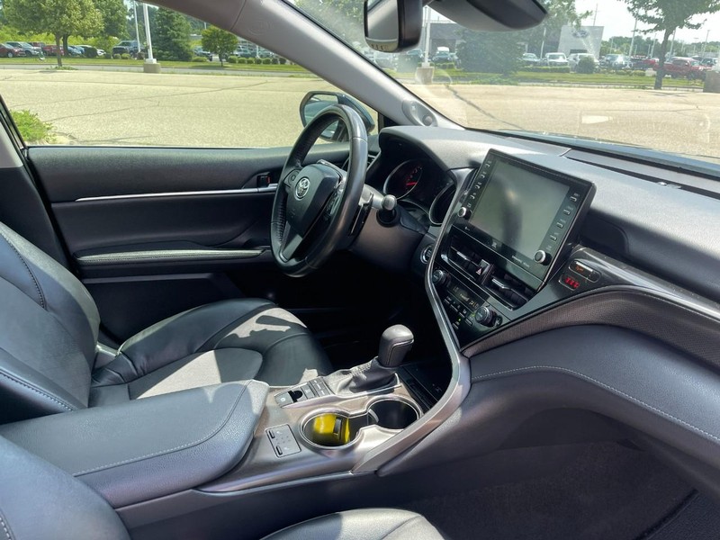Toyota Camry Vehicle Image 09
