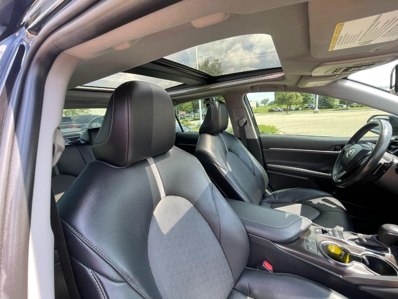 Toyota Camry Vehicle Image 10