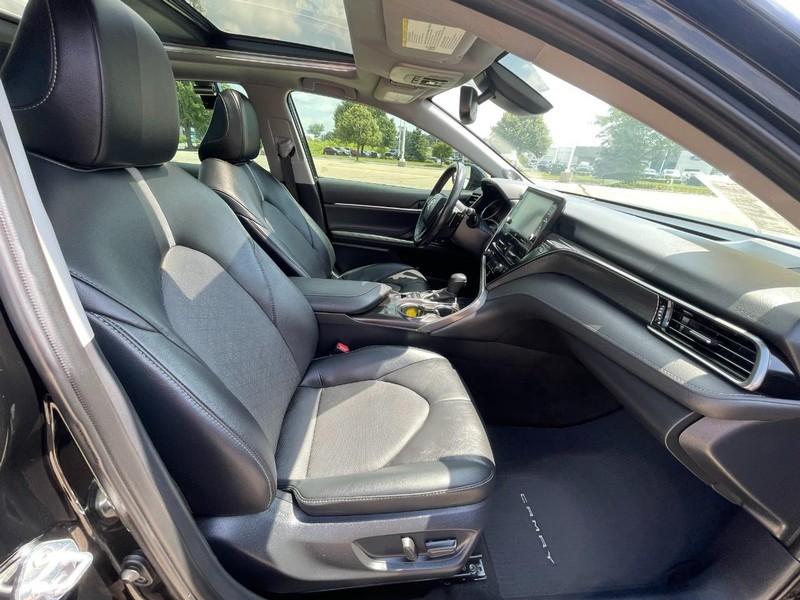 Toyota Camry Vehicle Image 11