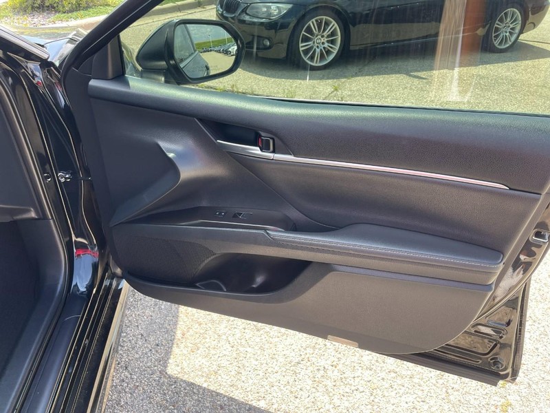 Toyota Camry Vehicle Image 12