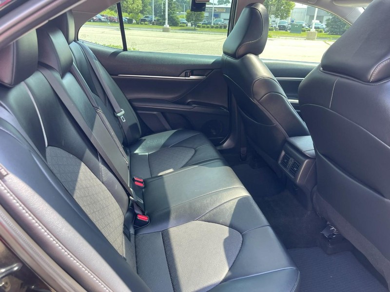 Toyota Camry Vehicle Image 13