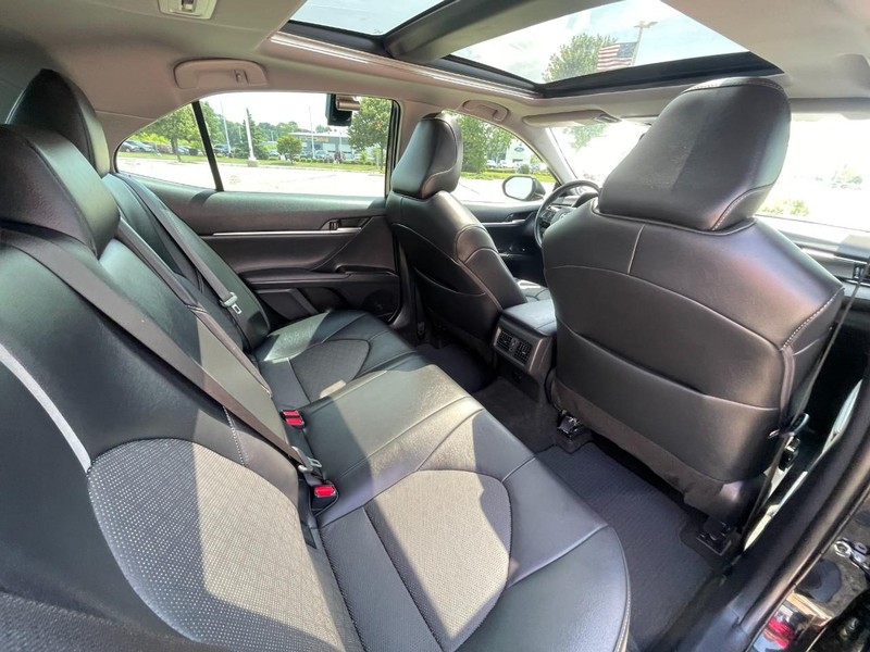 Toyota Camry Vehicle Image 14