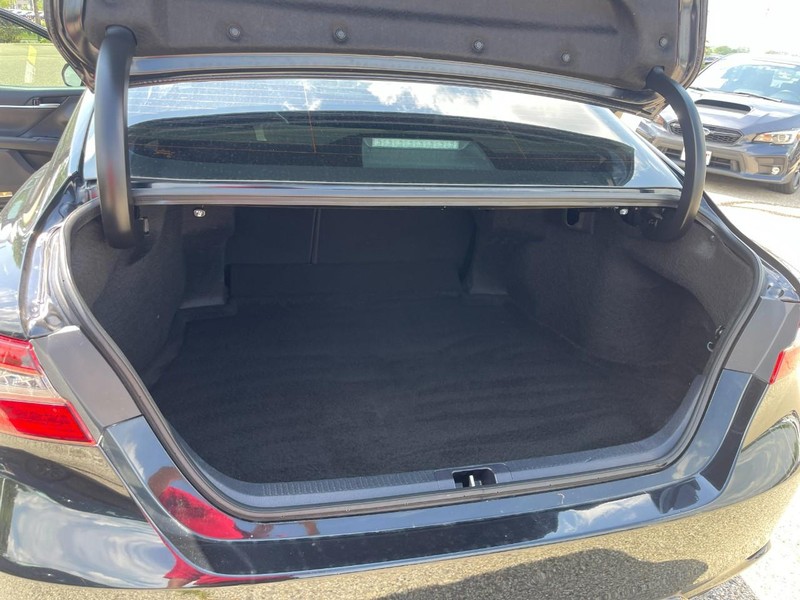 Toyota Camry Vehicle Image 16