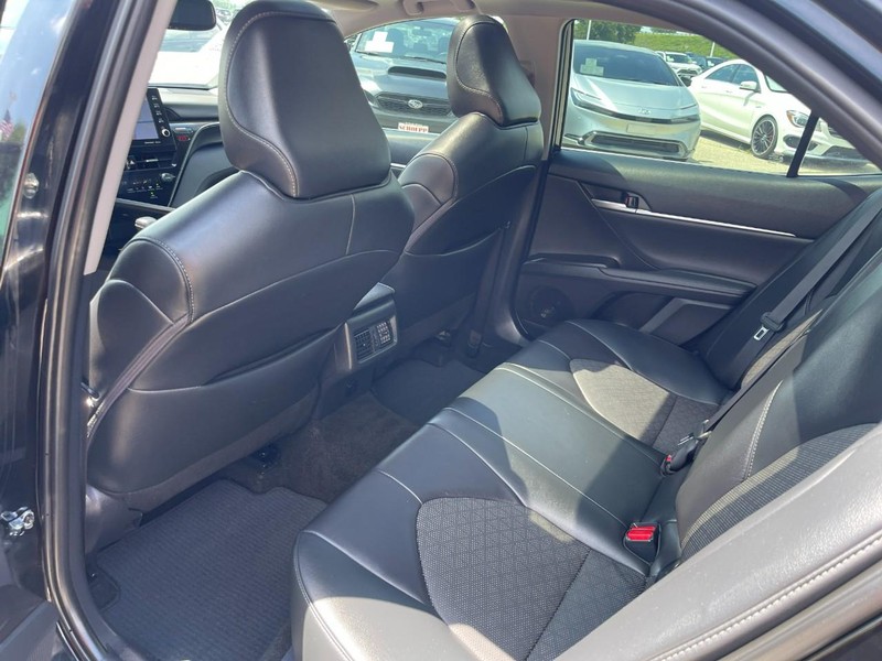 Toyota Camry Vehicle Image 17