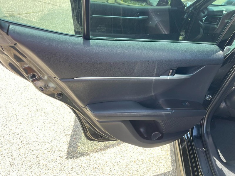 Toyota Camry Vehicle Image 18