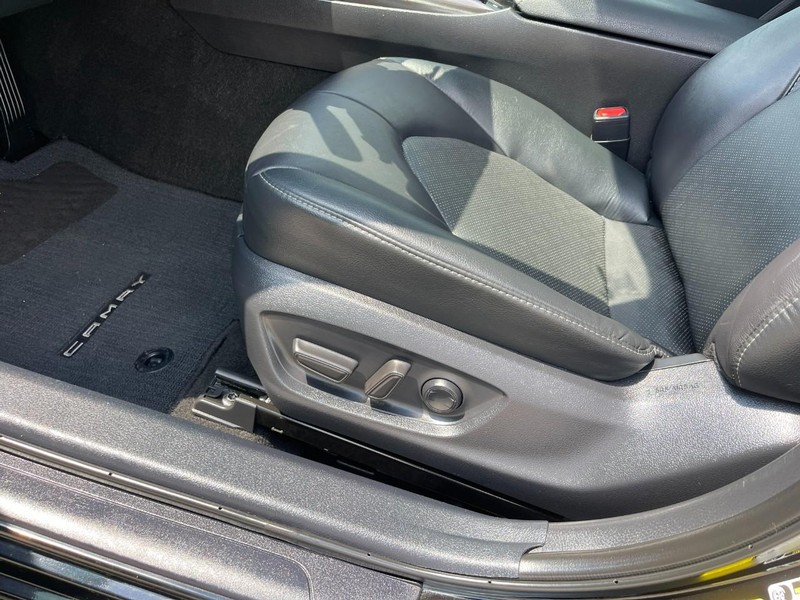 Toyota Camry Vehicle Image 21