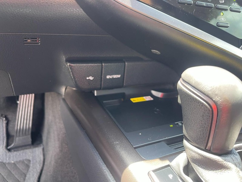 Toyota Camry Vehicle Image 30