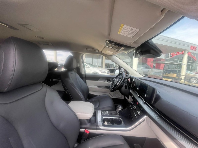 Kia Carnival Vehicle Image 03