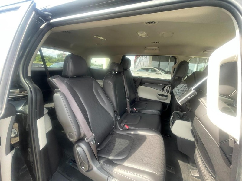 Kia Carnival Vehicle Image 04