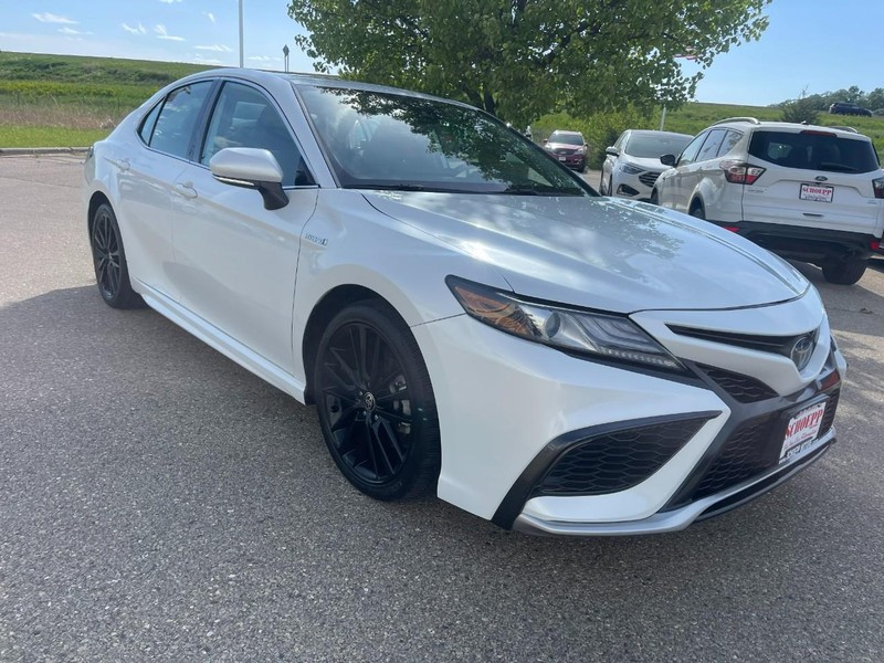 Toyota Camry Hybrid Vehicle Image 02