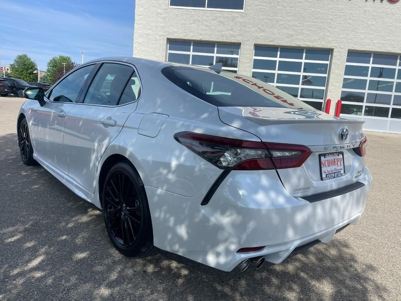 Toyota Camry Hybrid Vehicle Image 04